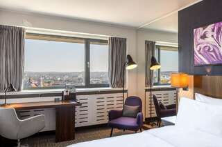 Отель Radisson Blu Hotel Lietuva Вильнюс Улучшенный номер с видом на Старый город-2